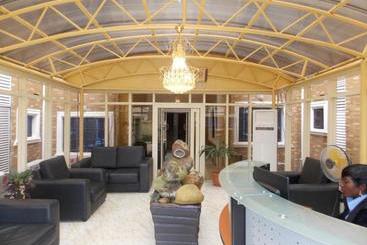 בית מלון כפרי Sentinel Apartments & Suites Limited