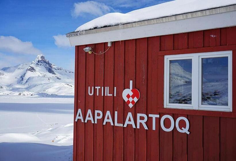 هتل The Red House