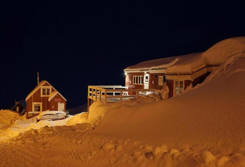 هتل The Red House