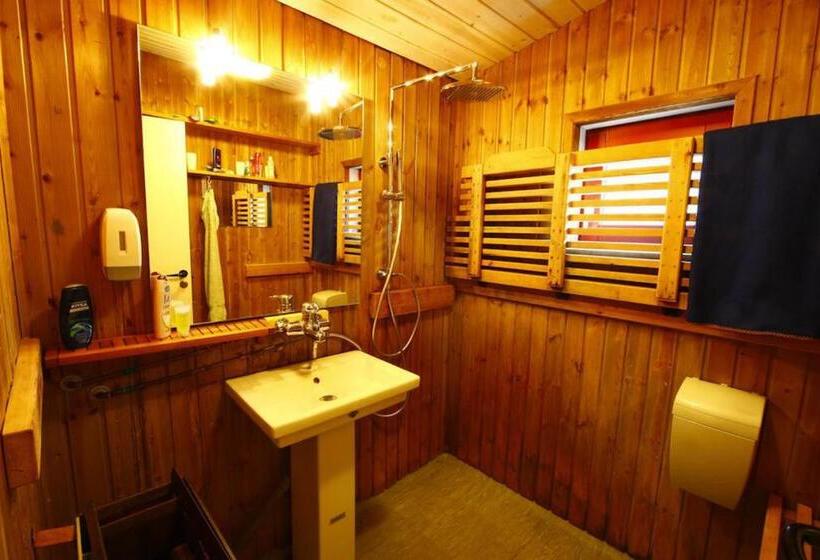 هتل The Red House