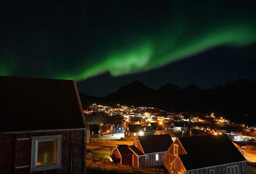 هتل The Red House