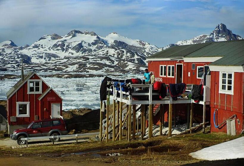 هتل The Red House