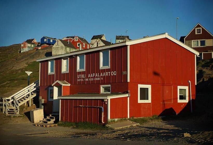 هتل The Red House