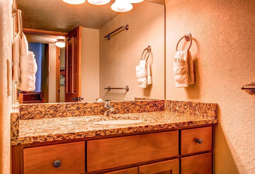 Lances West By Ski Country Resorts