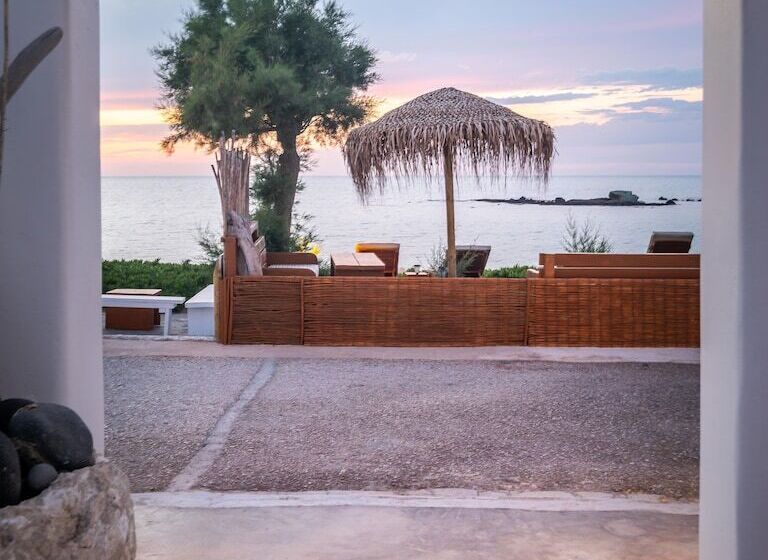 Niki Savvas Studio & Suites