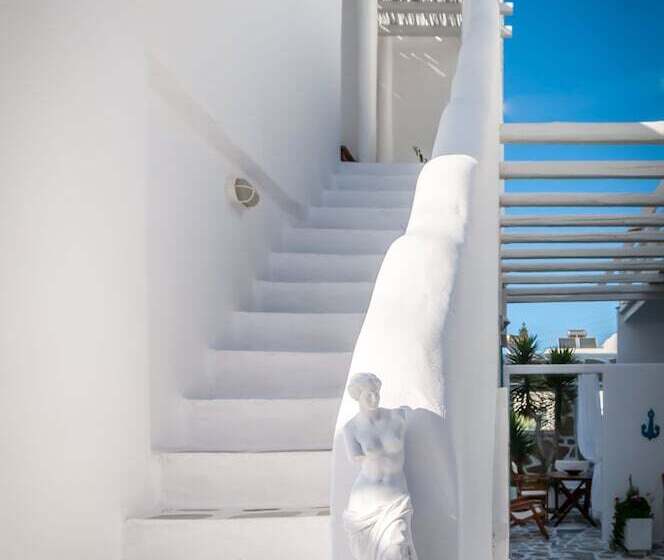 Niki Savvas Studio & Suites