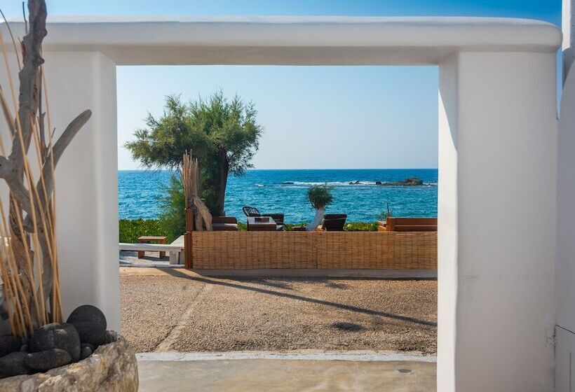 Niki Savvas Studio & Suites