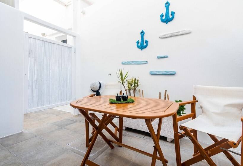 Niki Savvas Studio & Suites