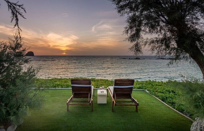 Niki Savvas Studio & Suites