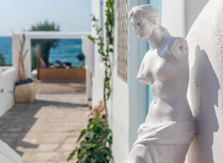 Niki Savvas Studio & Suites