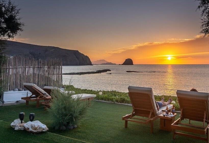 Niki Savvas Studio & Suites