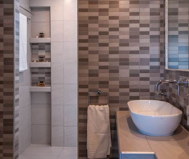 Niki Savvas Studio & Suites