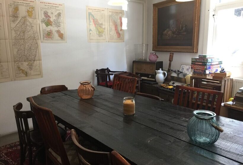 تختخواب و صبحانه Nine T Teen Bed And Boutique