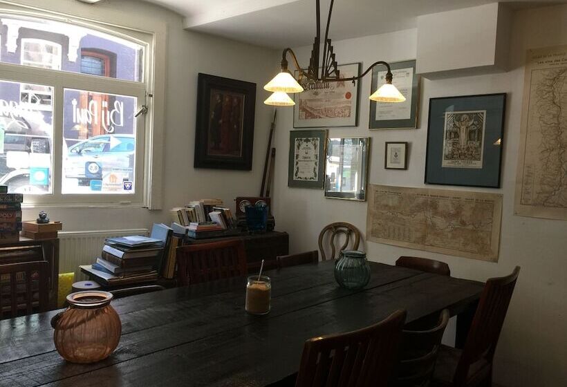 تختخواب و صبحانه Nine T Teen Bed And Boutique