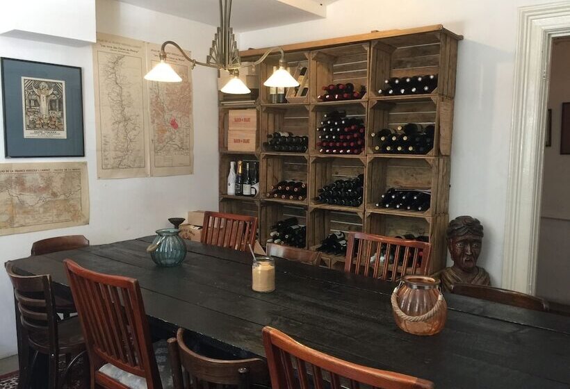 تختخواب و صبحانه Nine T Teen Bed And Boutique