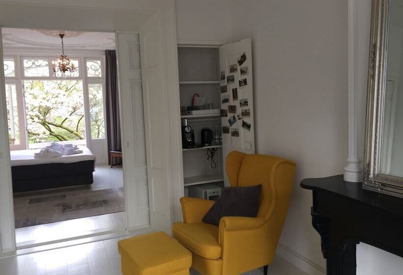 تختخواب و صبحانه Nine T Teen Bed And Boutique