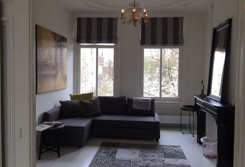 تختخواب و صبحانه Nine T Teen Bed And Boutique