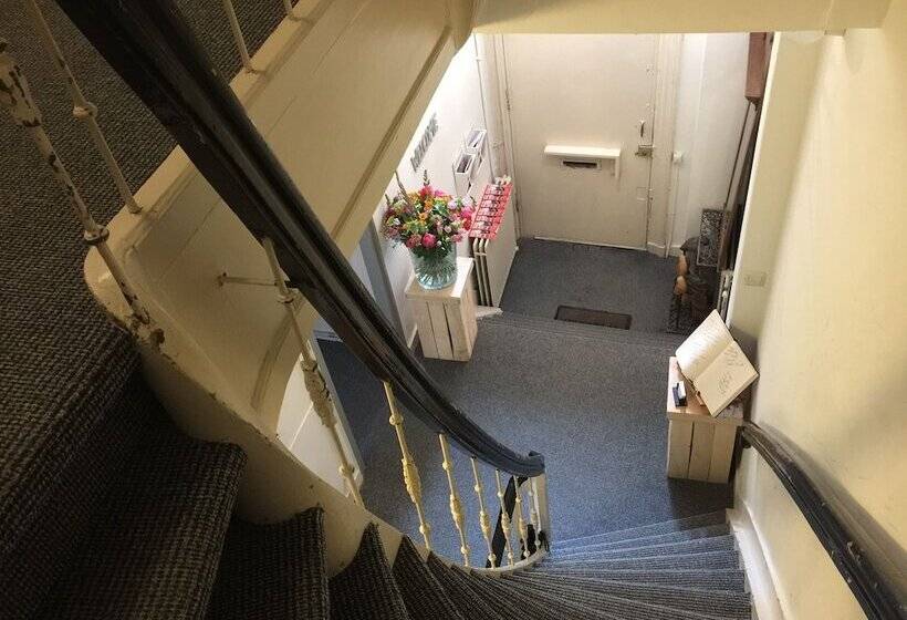 تختخواب و صبحانه Nine T Teen Bed And Boutique