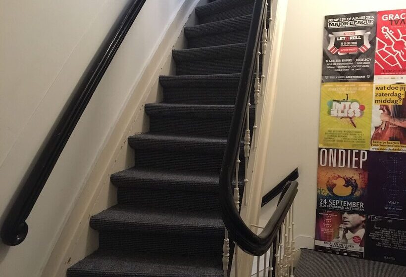 تختخواب و صبحانه Nine T Teen Bed And Boutique