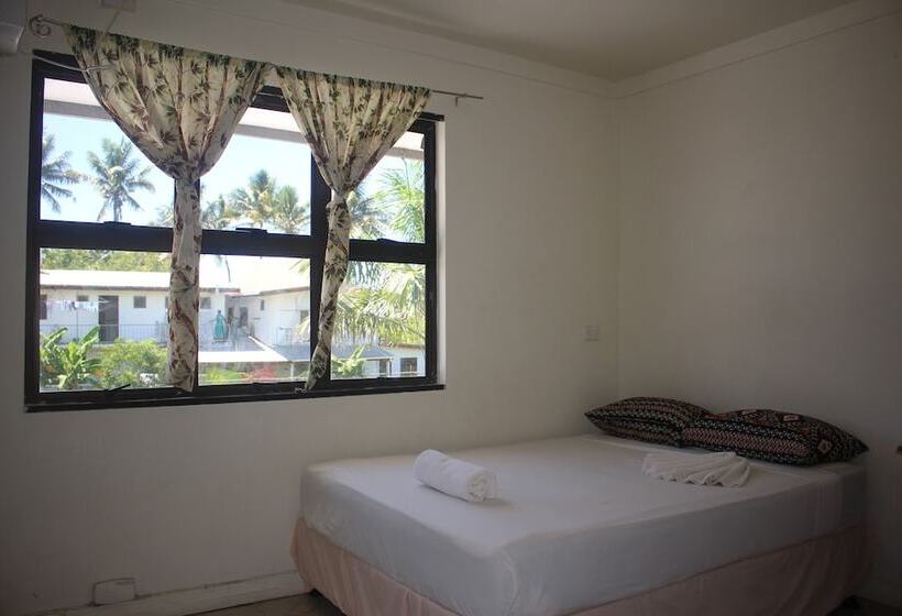 هاستل Bluewater Lodge