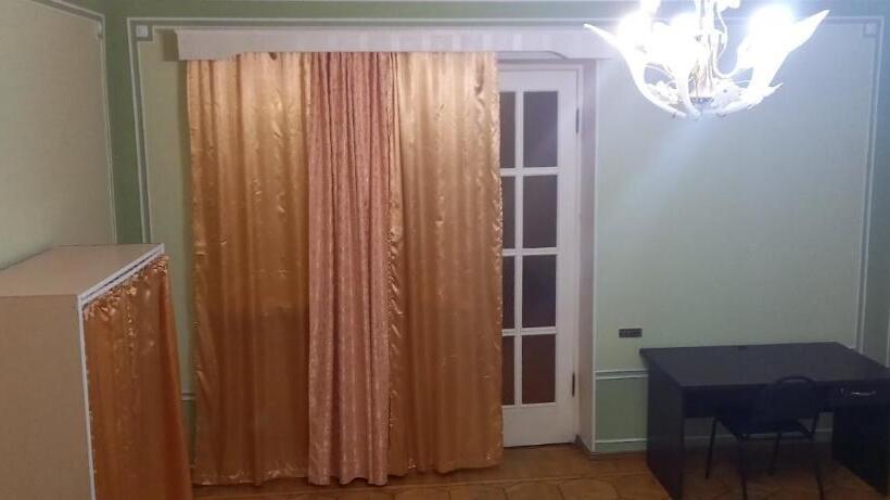 호스텔 Royal Boutique Hotel On Kievyan