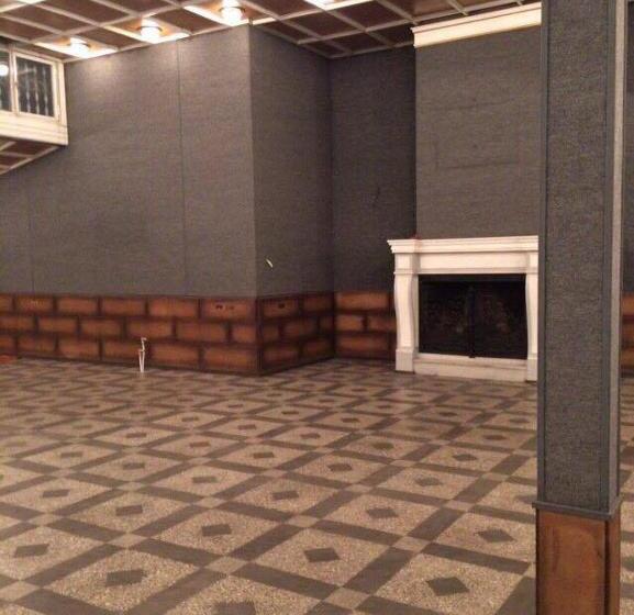 호스텔 Royal Boutique Hotel On Kievyan