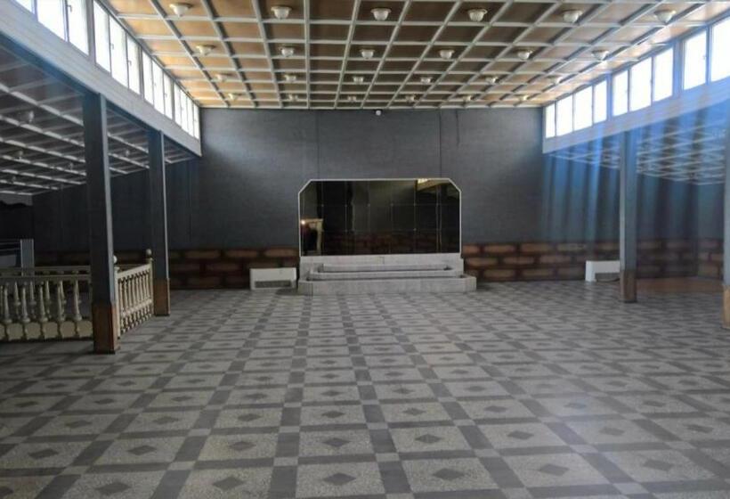 호스텔 Royal Boutique Hotel On Kievyan