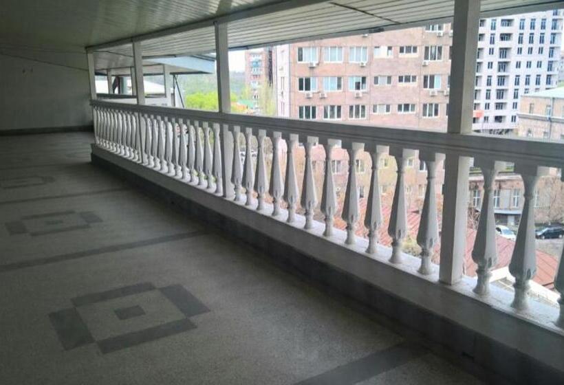 호스텔 Royal Boutique Hotel On Kievyan