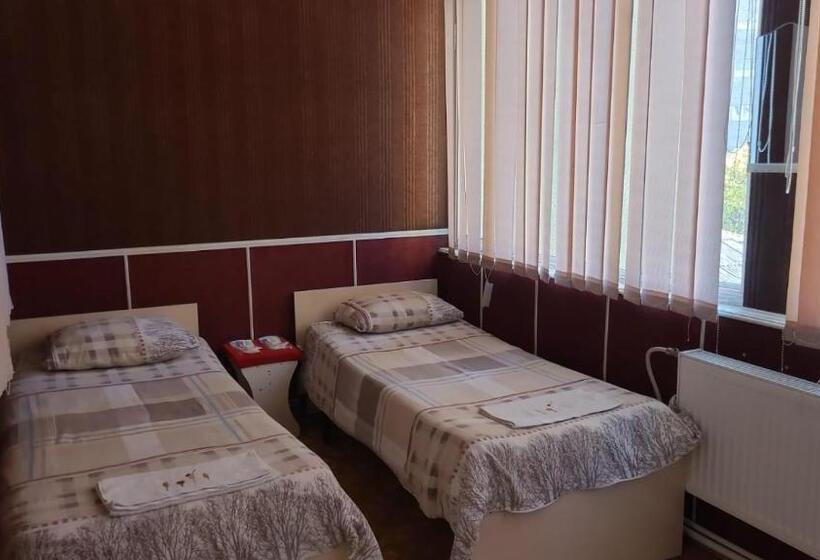 호스텔 Royal Boutique Hotel On Kievyan