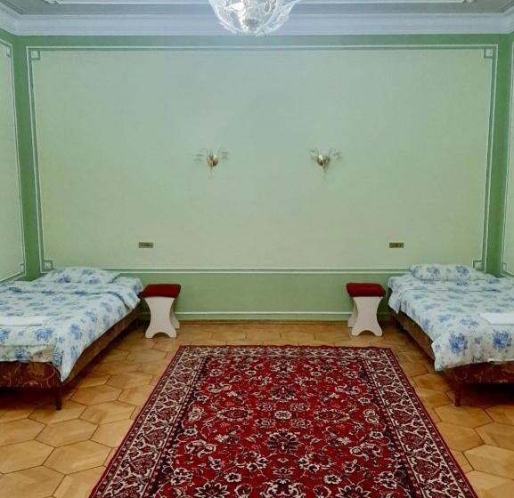 호스텔 Royal Boutique Hotel On Kievyan