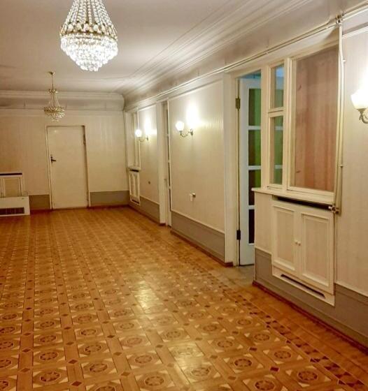 호스텔 Royal Boutique Hotel On Kievyan