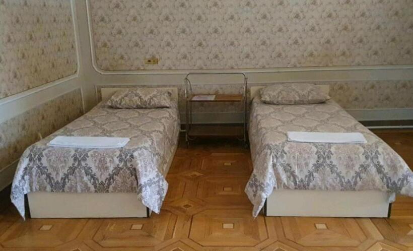 호스텔 Royal Boutique Hotel On Kievyan