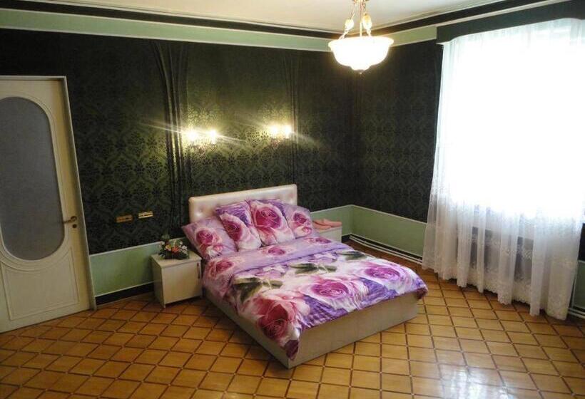 호스텔 Royal Boutique Hotel On Kievyan