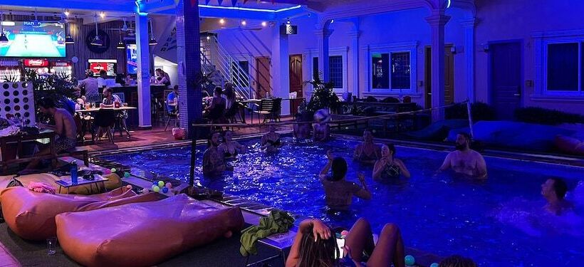 ユースホステル The Funky Village