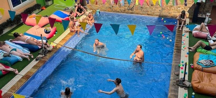 ユースホステル The Funky Village