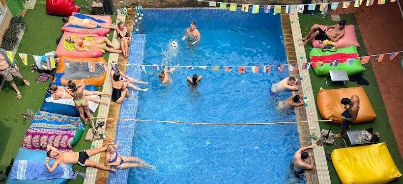 ユースホステル The Funky Village