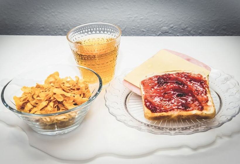 B&b Guesthouse   Bed And Breakfast Keflavik Centre