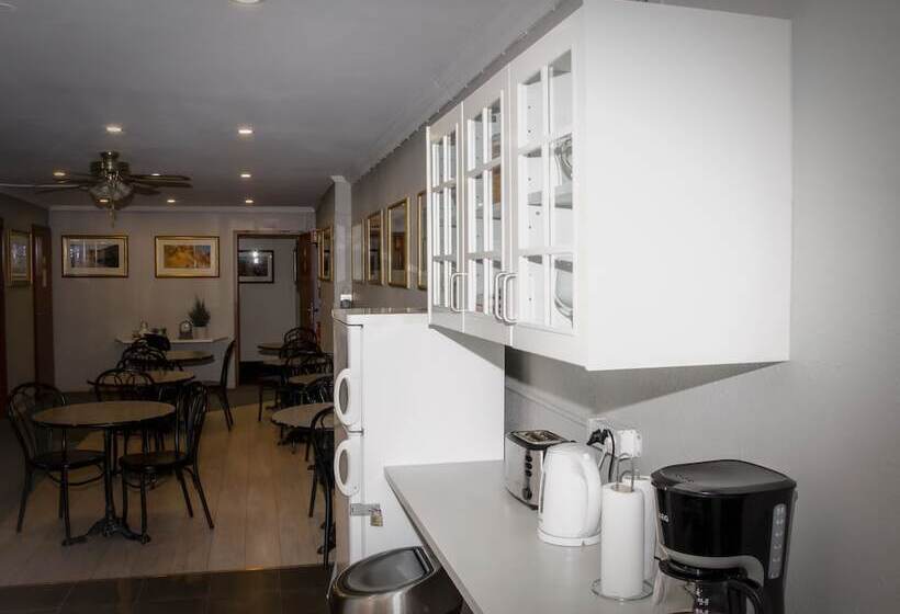 B&b Guesthouse   Bed And Breakfast Keflavik Centre