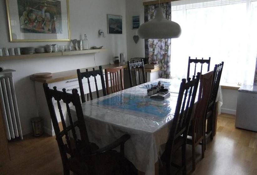 تختخواب و صبحانه Akra Guesthouse