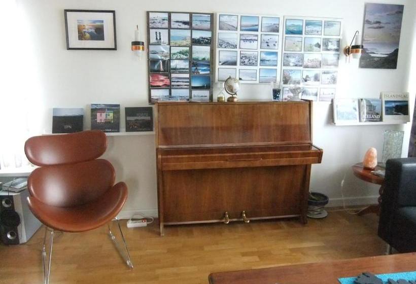 تختخواب و صبحانه Akra Guesthouse