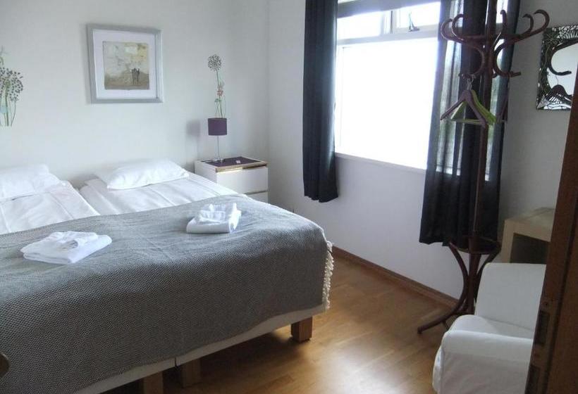 تختخواب و صبحانه Akra Guesthouse