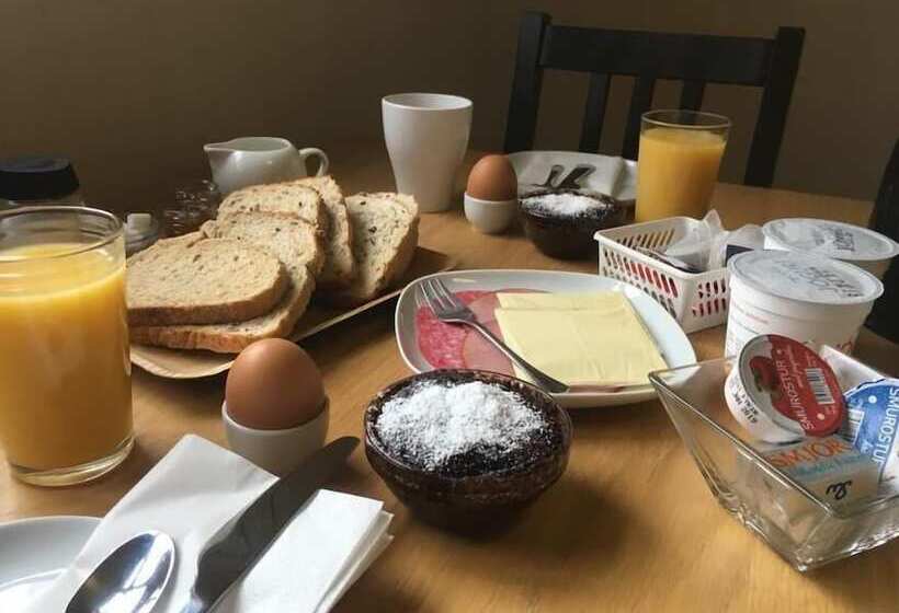 تختخواب و صبحانه Dynjandi Guesthouse