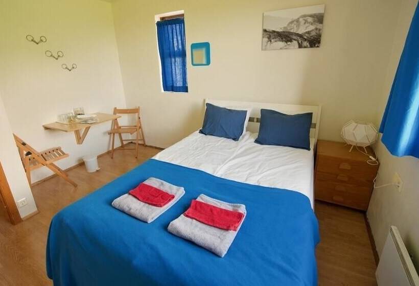 تختخواب و صبحانه Dynjandi Guesthouse