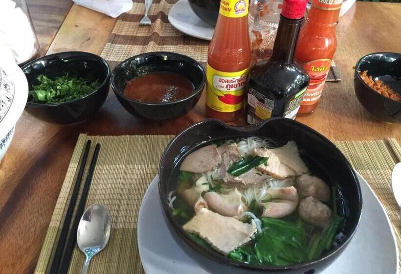 تختخواب و صبحانه Enkosa 4 Bedroom Wooden Luxury House