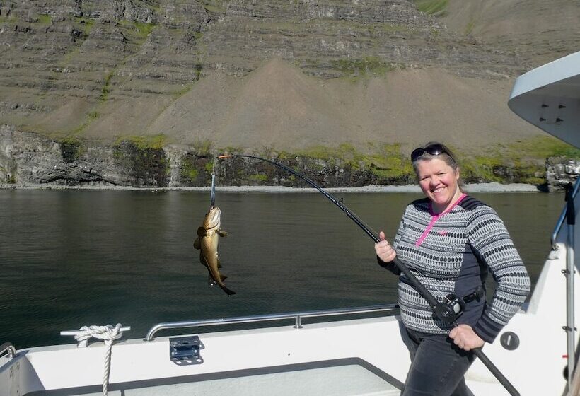 تختخواب و صبحانه Harbour Inn  Guesthouse