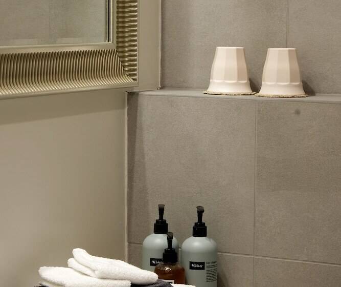 تختخواب و صبحانه Harbour Inn  Guesthouse