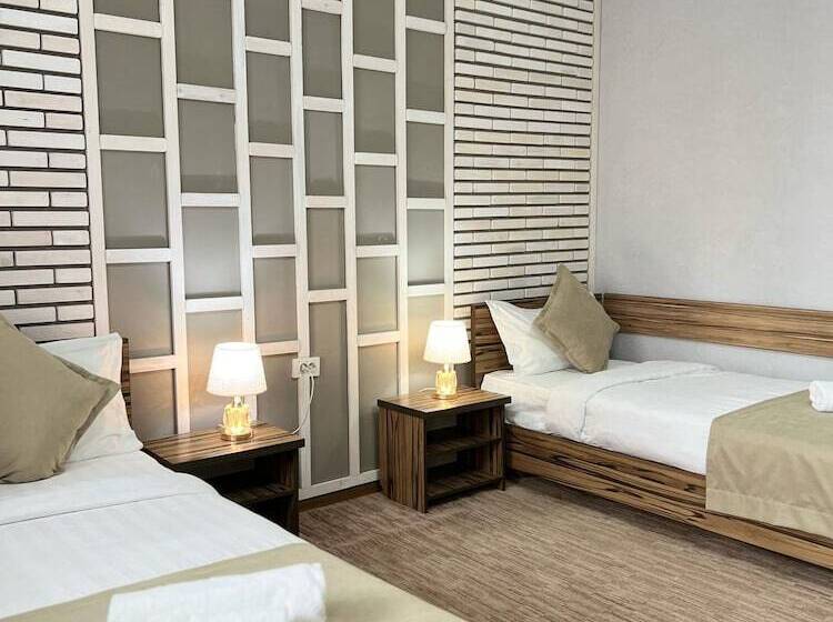 تختخواب و صبحانه Kausar