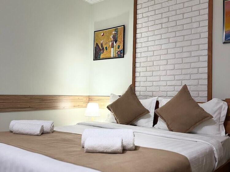 تختخواب و صبحانه Kausar