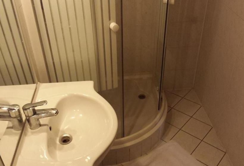 مبيت وإفطار Kocsis Panzió és étterem