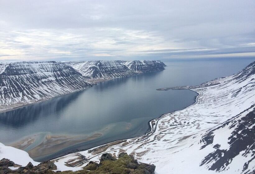 تختخواب و صبحانه Litlabýli Guesthouse